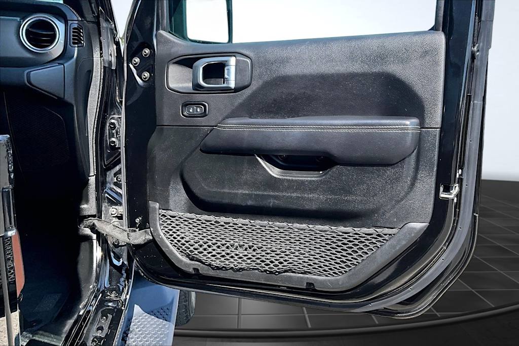 Thumbnail: 2022 Jeep Wrangler - 29