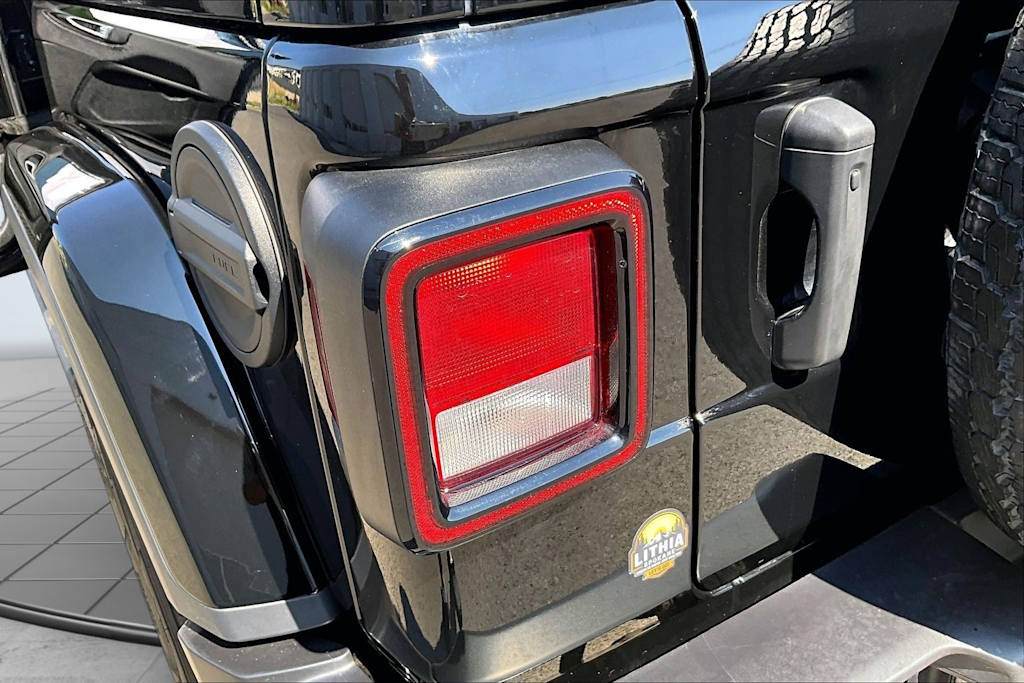 Thumbnail: 2022 Jeep Wrangler - 32