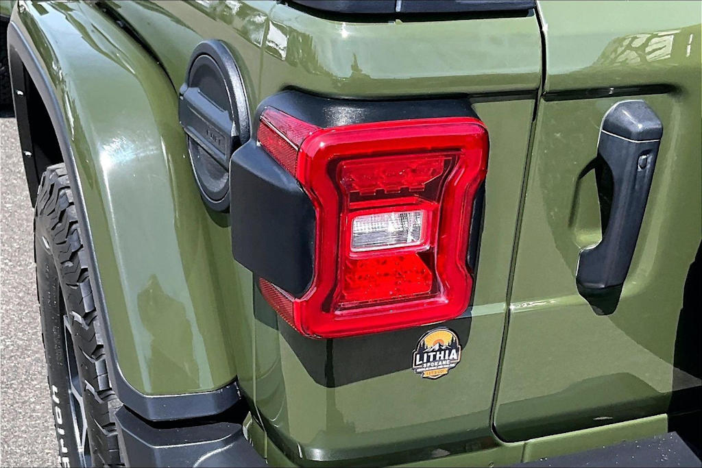 Thumbnail: 2021 Jeep Wrangler - 32