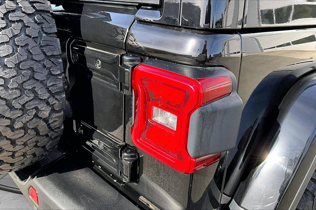 Thumbnail: 2023 Jeep Wrangler - 32