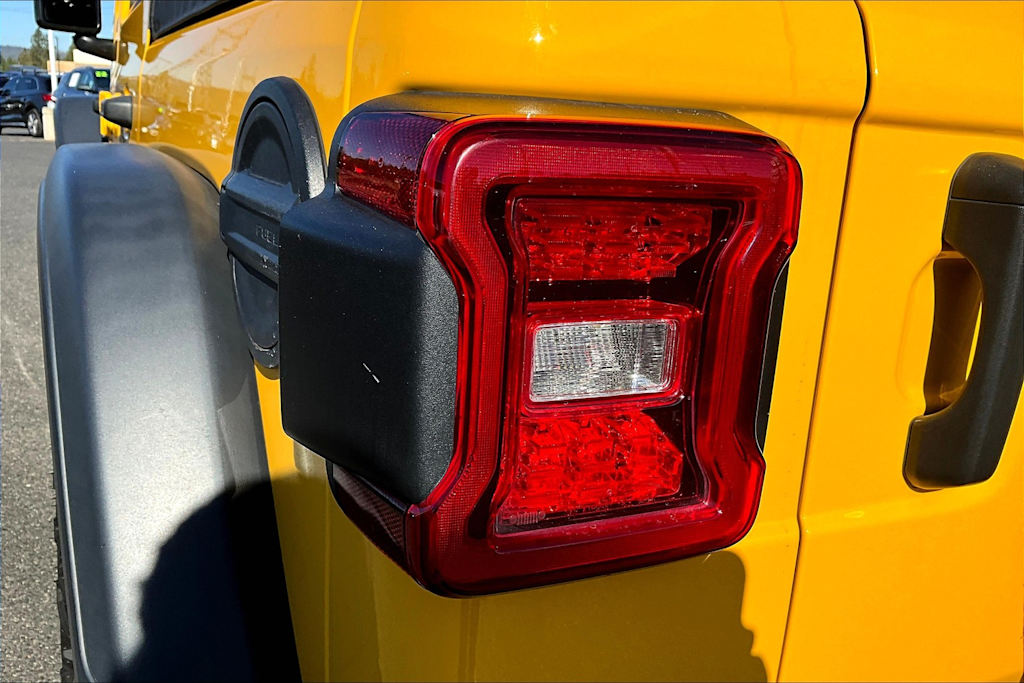 Thumbnail: 2021 Jeep Wrangler - 32