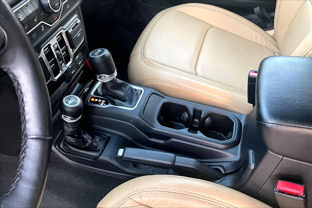 Thumbnail: 2023 Jeep Wrangler - 15