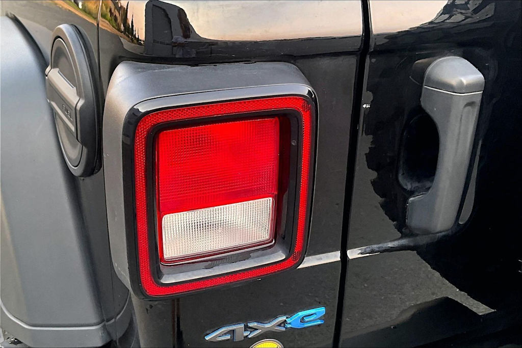 Thumbnail: 2023 Jeep Wrangler - 32