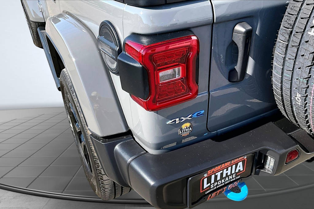 Thumbnail: 2023 Jeep Wrangler - 32