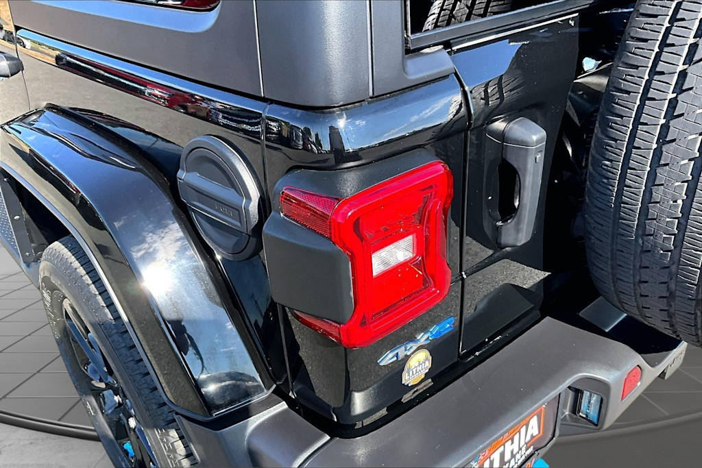 Thumbnail: 2023 Jeep Wrangler - 32