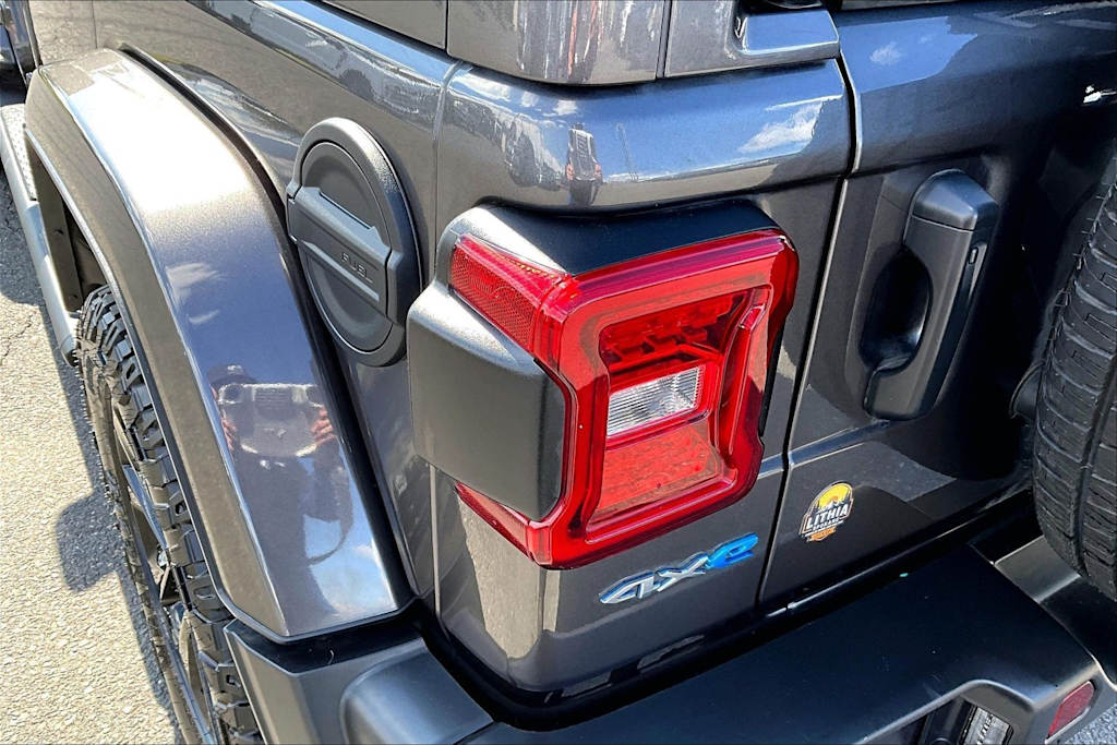 Thumbnail: 2021 Jeep Wrangler - 32