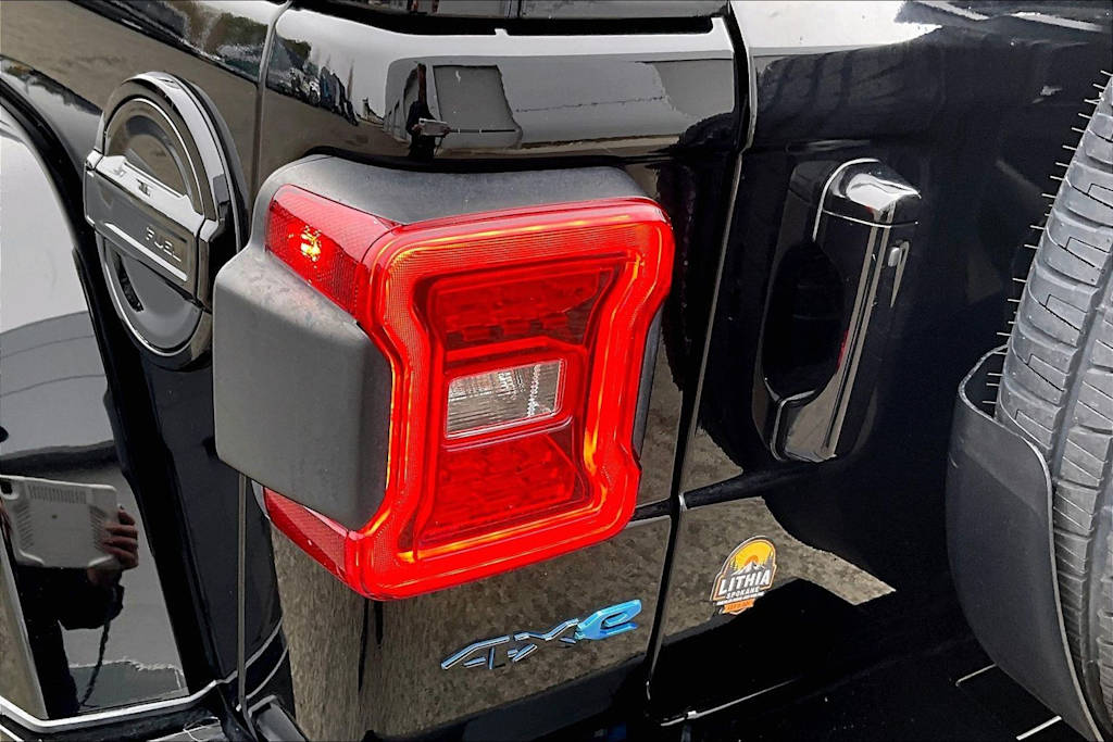 Thumbnail: 2022 Jeep Wrangler - 32