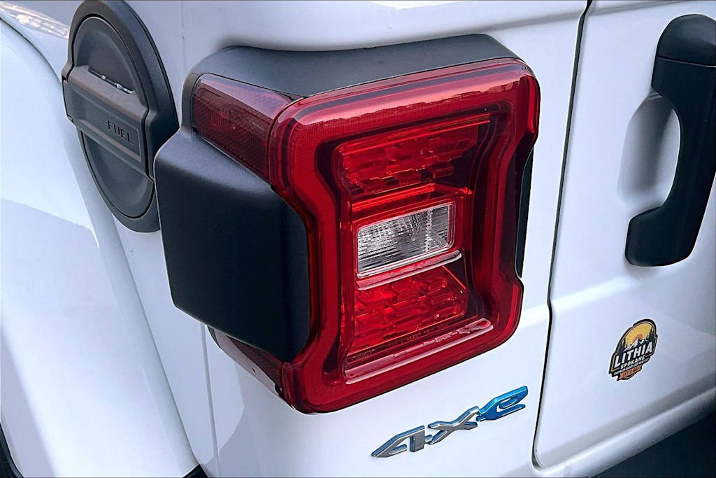 Thumbnail: 2023 Jeep Wrangler - 32
