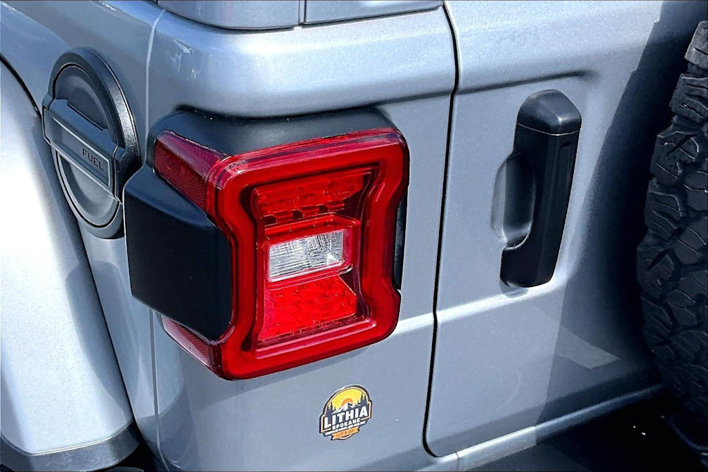 Thumbnail: 2021 Jeep Wrangler - 32