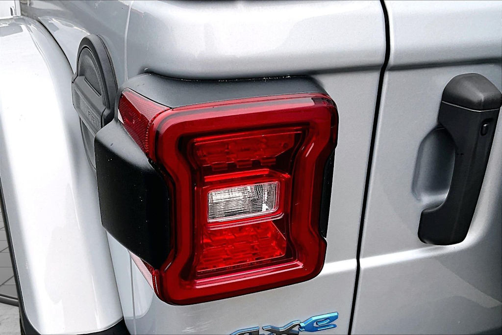 Thumbnail: 2023 Jeep Wrangler - 32