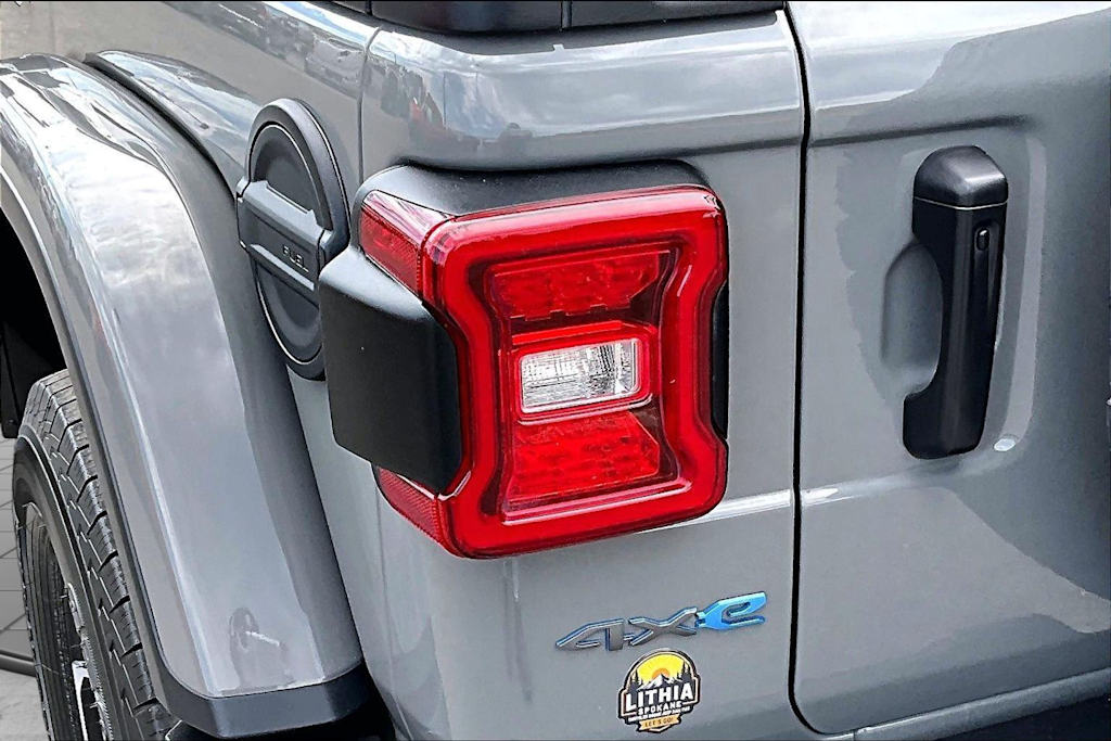 Thumbnail: 2023 Jeep Wrangler - 32