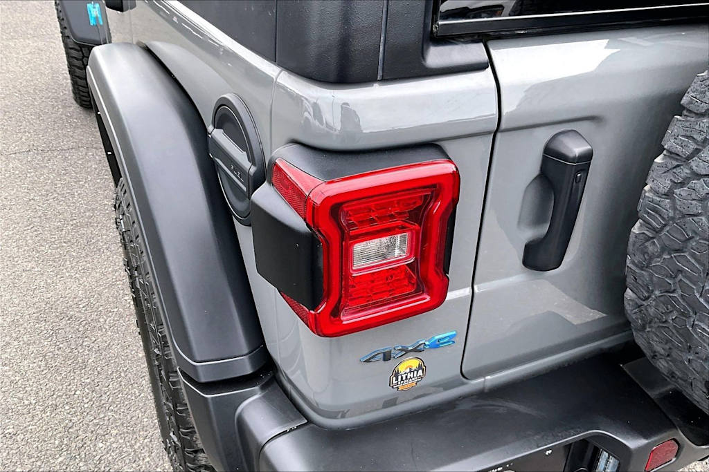 Thumbnail: 2021 Jeep Wrangler - 32