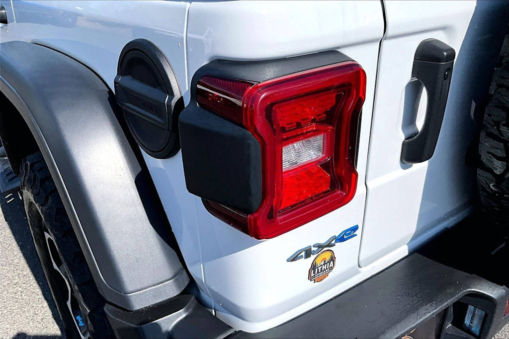 Thumbnail: 2023 Jeep Wrangler - 32