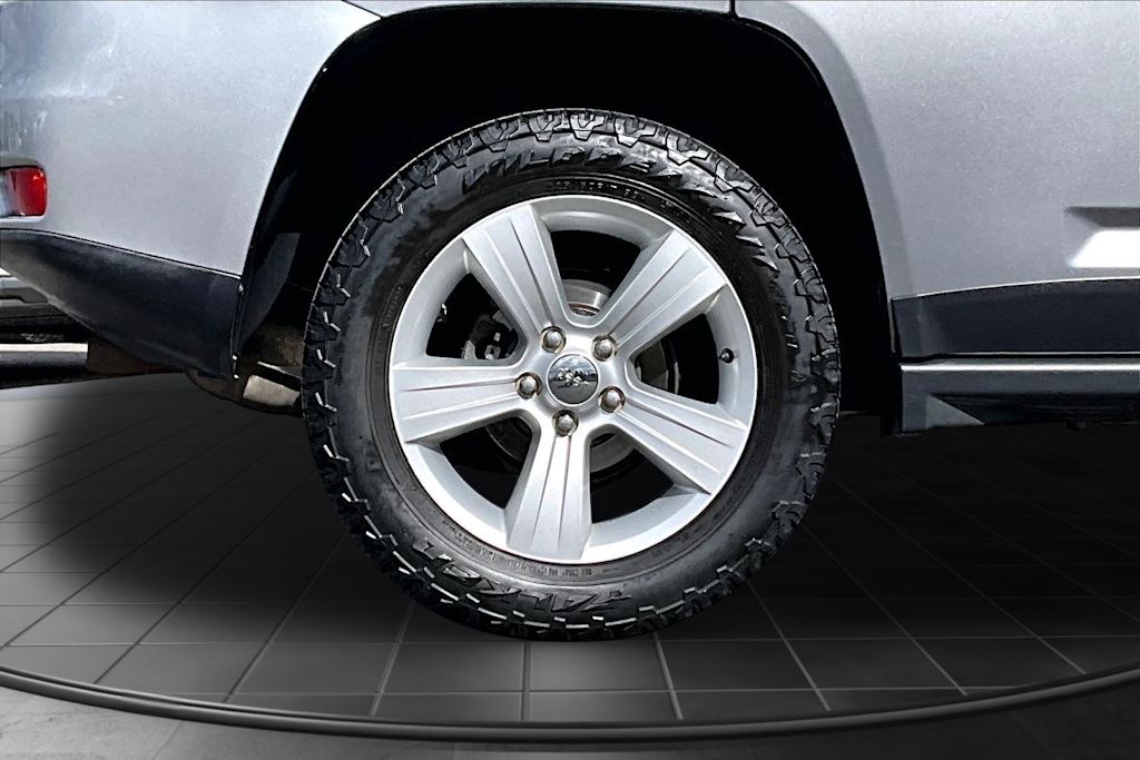 Thumbnail: 2017 Jeep Compass - 36