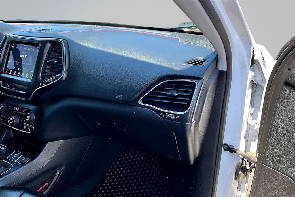 Thumbnail: 2020 Jeep Cherokee - 25