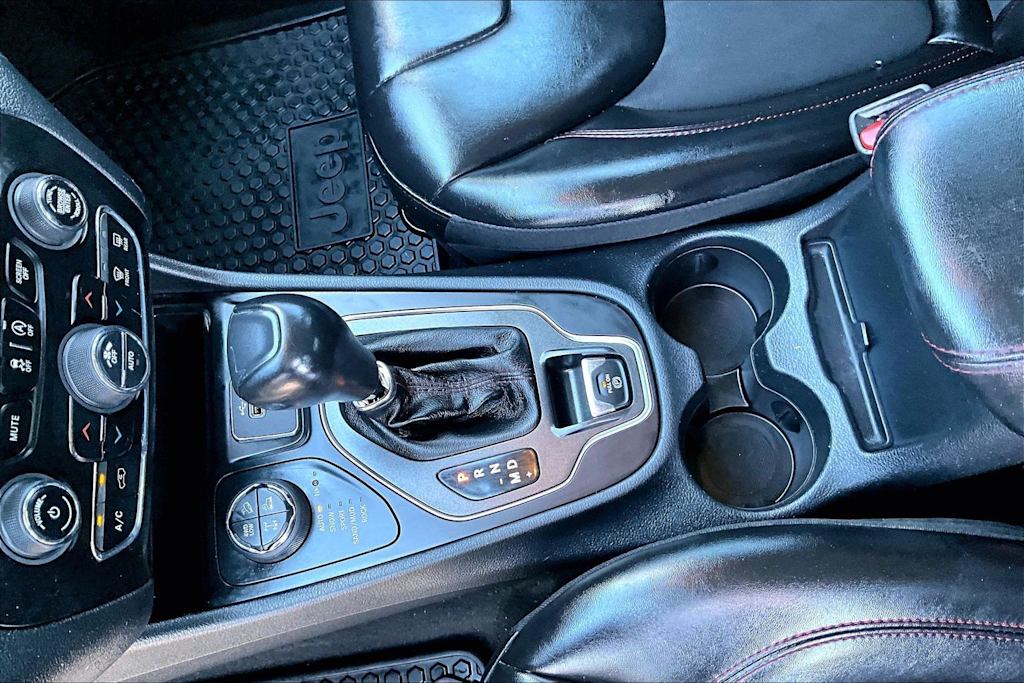 Thumbnail: 2020 Jeep Cherokee - 17