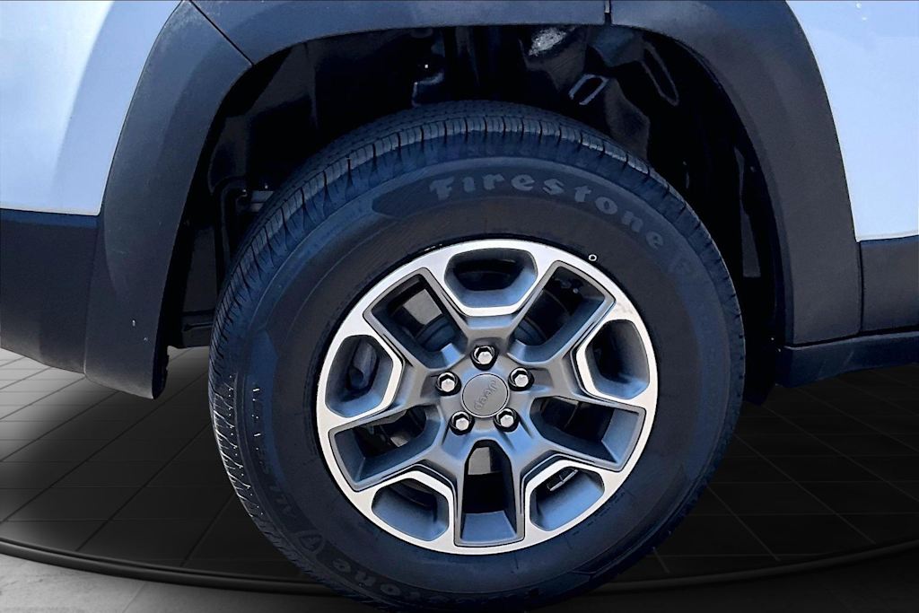Thumbnail: 2020 Jeep Cherokee - 35