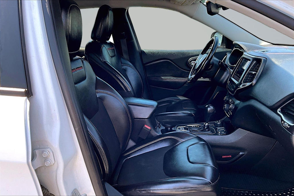 Thumbnail: 2020 Jeep Cherokee - 21