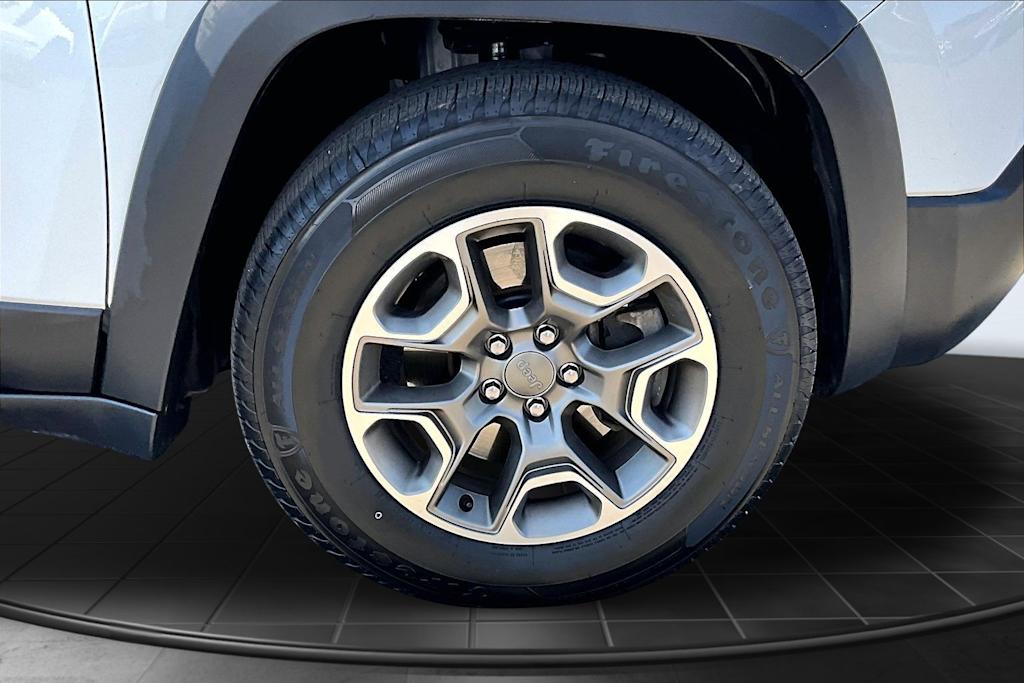 Thumbnail: 2020 Jeep Cherokee - 34