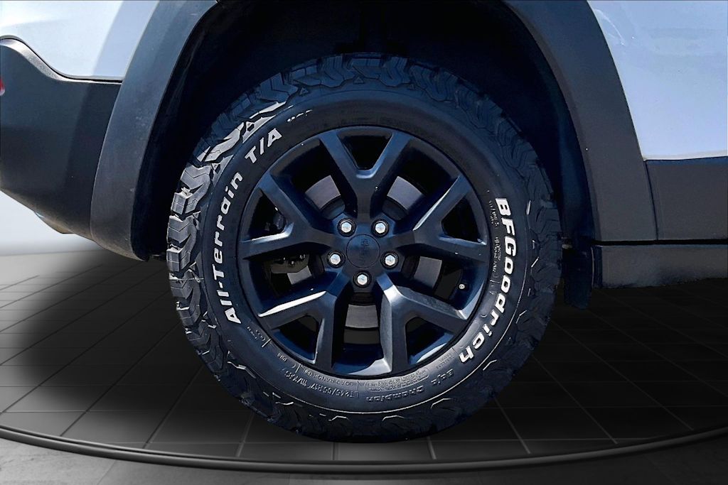 Thumbnail: 2018 Jeep Cherokee - 35