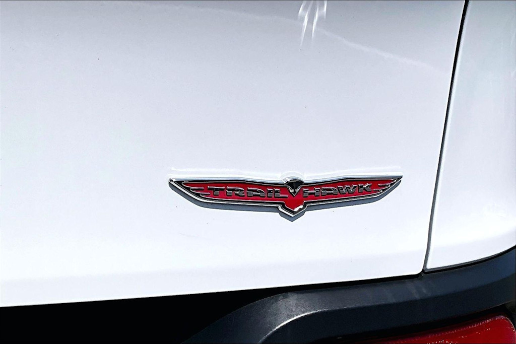 Thumbnail: 2018 Jeep Cherokee - 6