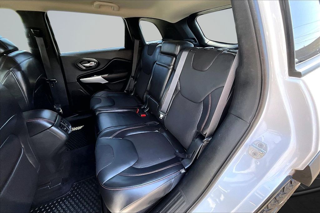 Thumbnail: 2018 Jeep Cherokee - 12