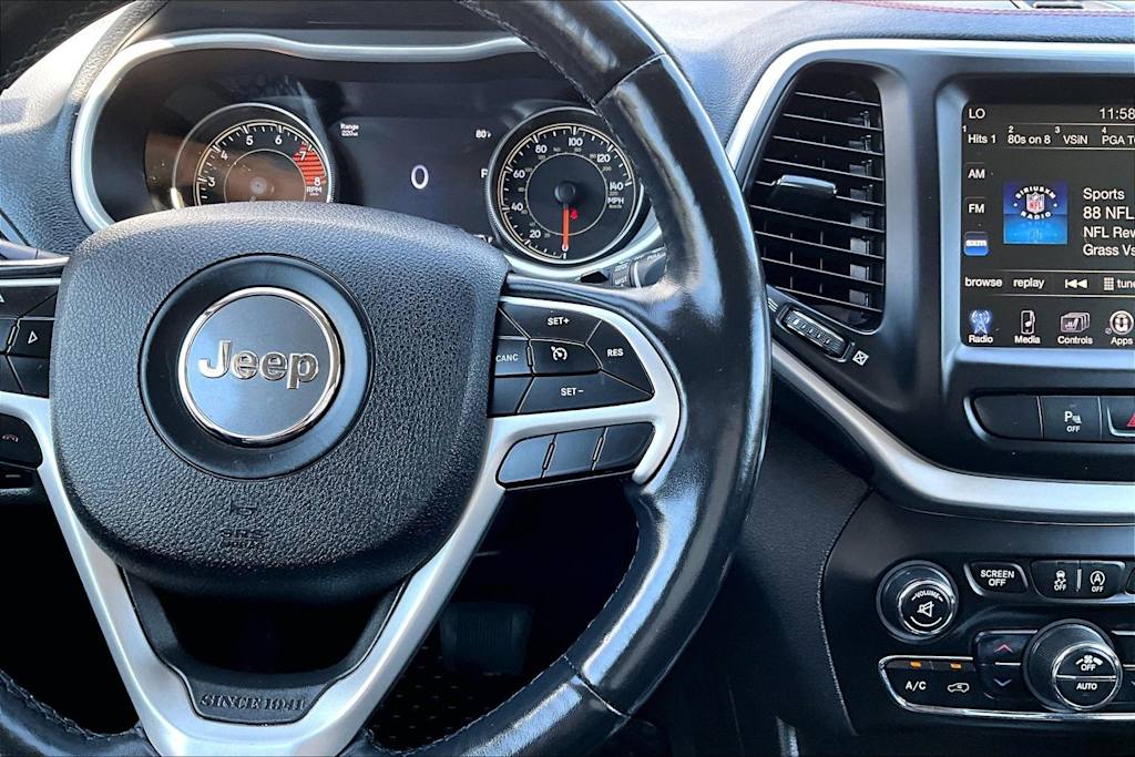 Thumbnail: 2018 Jeep Cherokee - 14