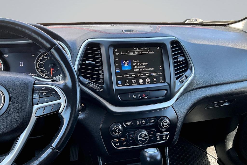 Thumbnail: 2018 Jeep Cherokee - 15