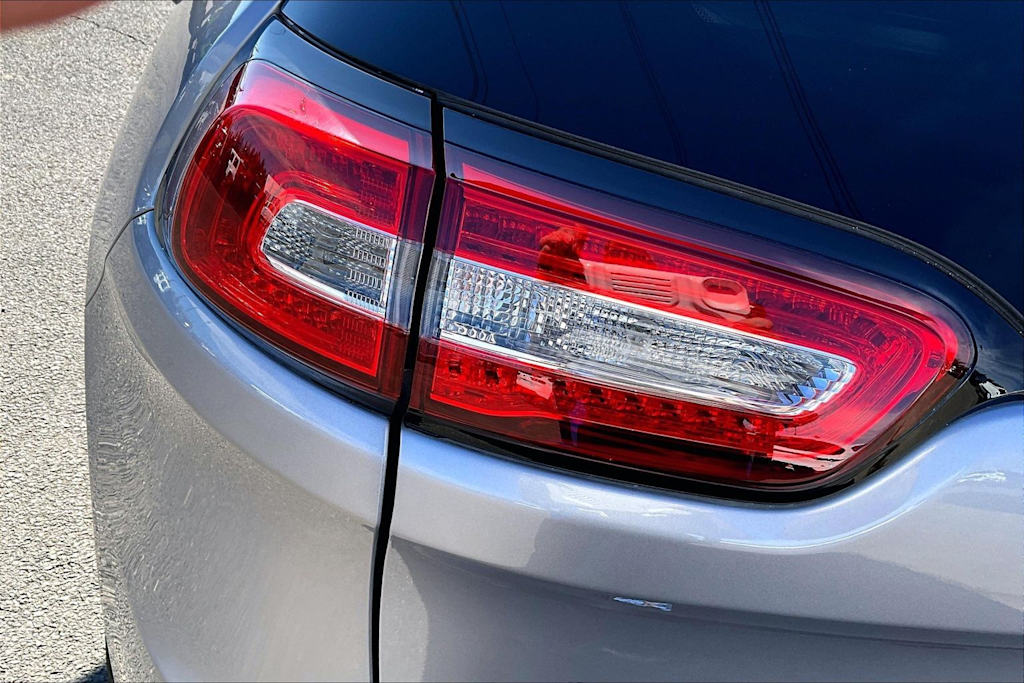 Thumbnail: 2017 Jeep Cherokee - 32