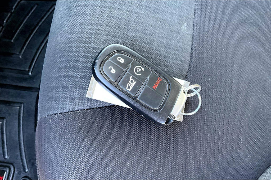 Thumbnail: 2017 Jeep Cherokee - 18