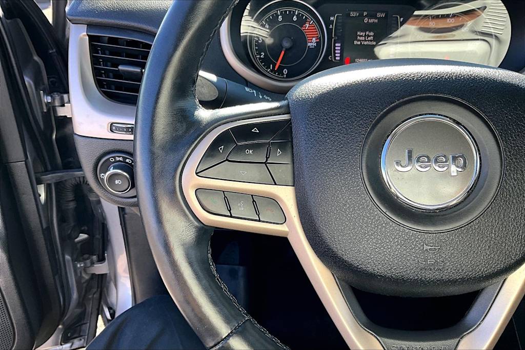 Thumbnail: 2017 Jeep Cherokee - 25