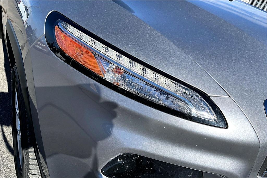 Thumbnail: 2017 Jeep Cherokee - 31