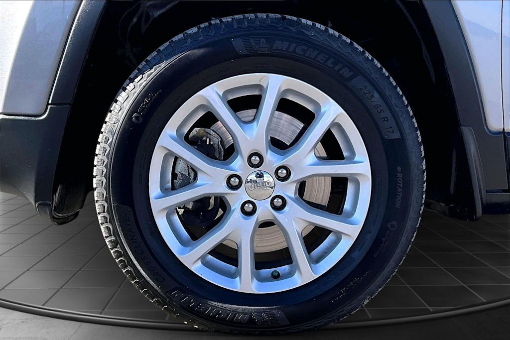 Thumbnail: 2017 Jeep Cherokee - 8