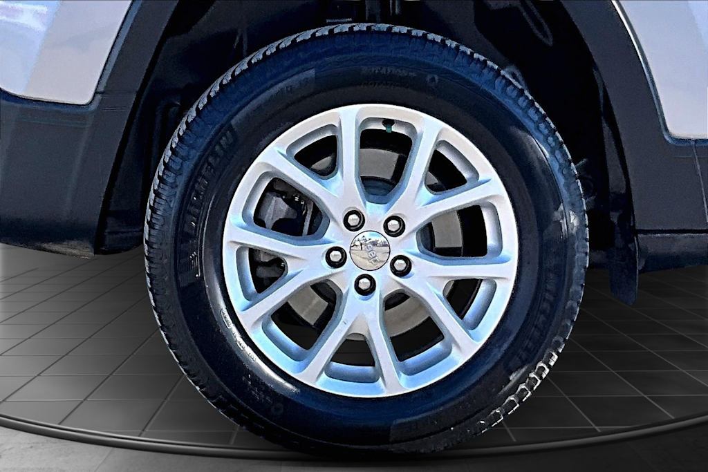 Thumbnail: 2017 Jeep Cherokee - 36