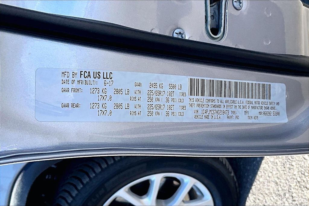 Thumbnail: 2017 Jeep Cherokee - 21