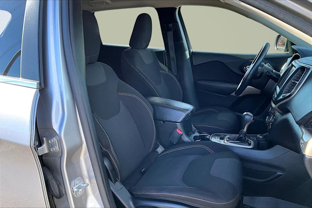 Thumbnail: 2017 Jeep Cherokee - 11