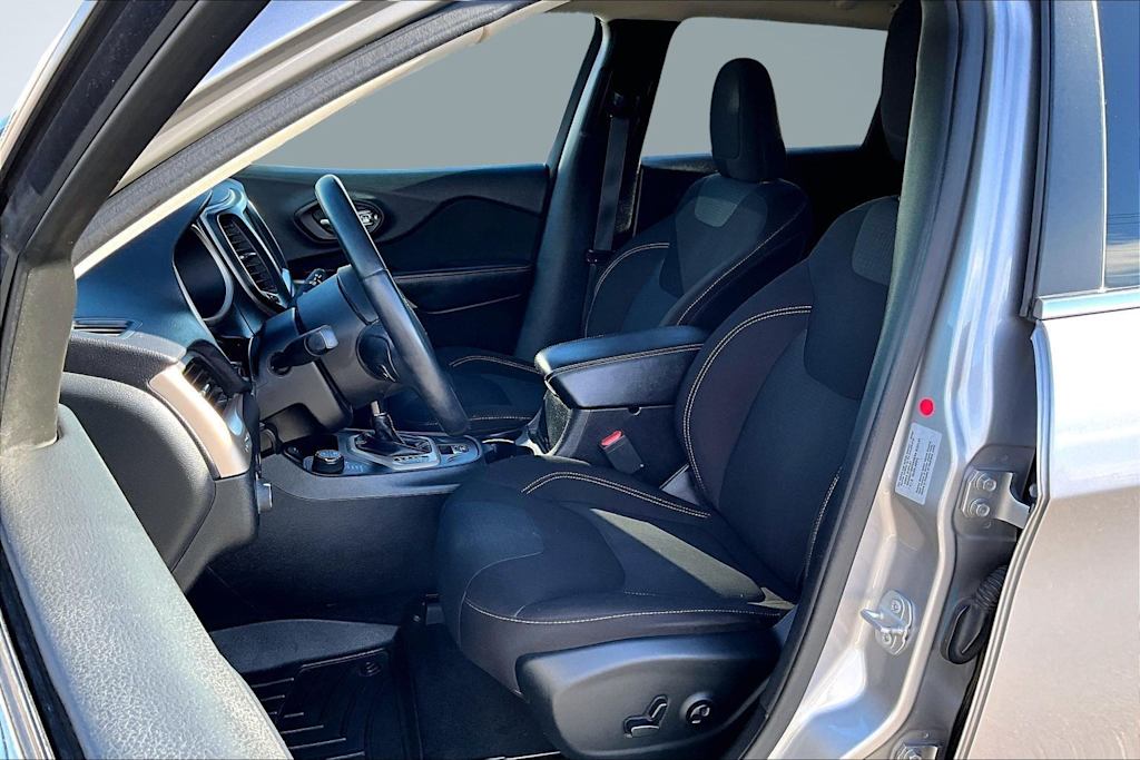 Thumbnail: 2017 Jeep Cherokee - 10