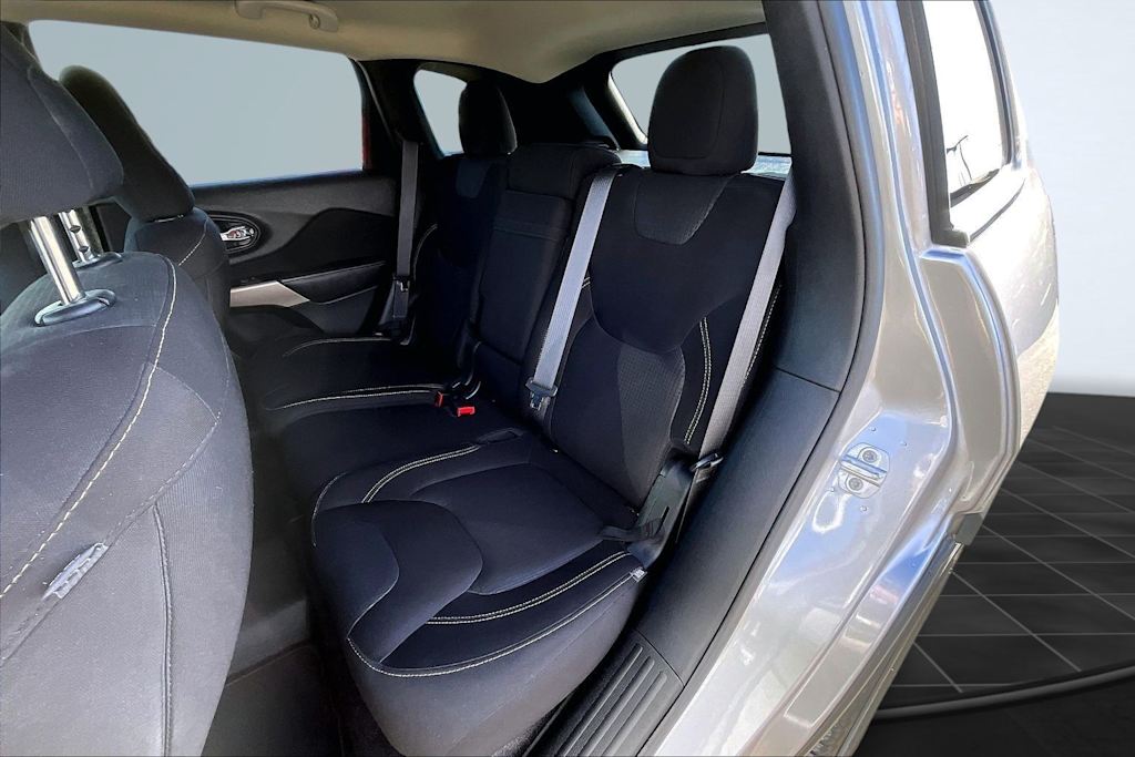 Thumbnail: 2017 Jeep Cherokee - 20