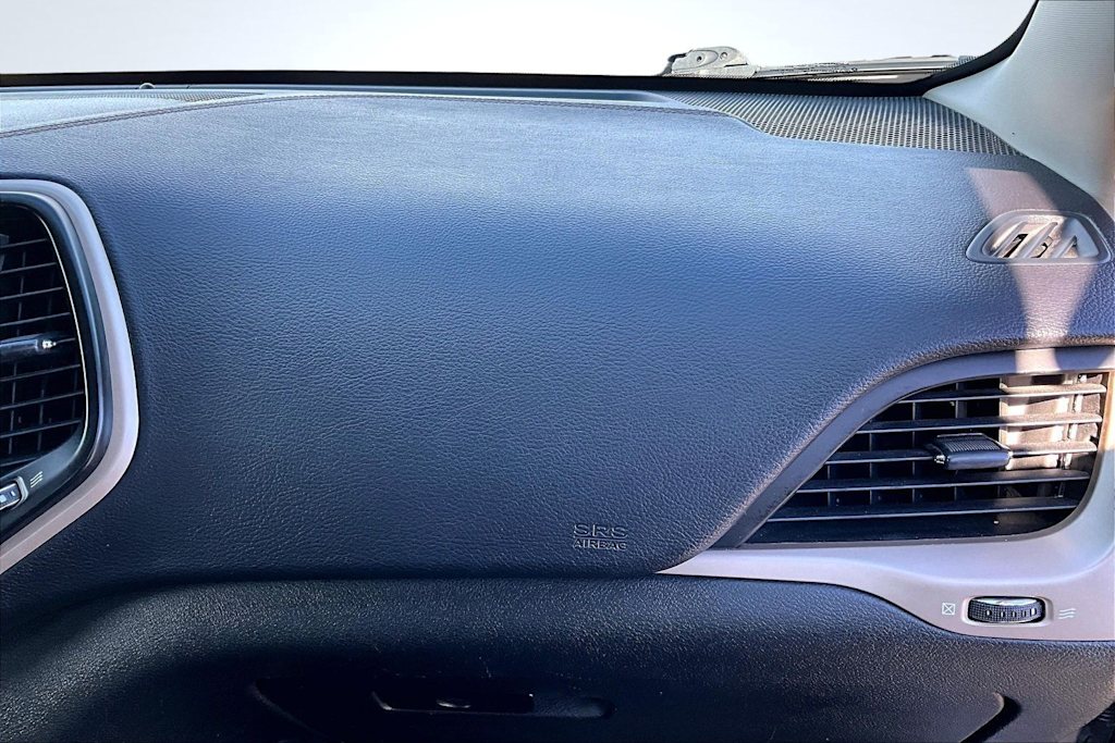 Thumbnail: 2017 Jeep Cherokee - 24