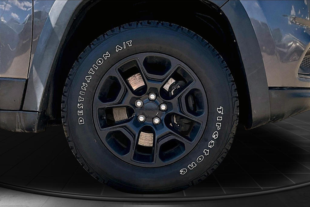 Thumbnail: 2022 Jeep Cherokee - 34