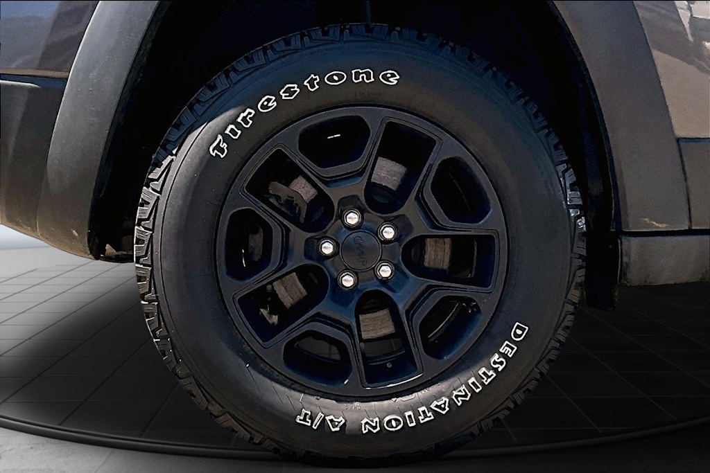 Thumbnail: 2022 Jeep Cherokee - 35