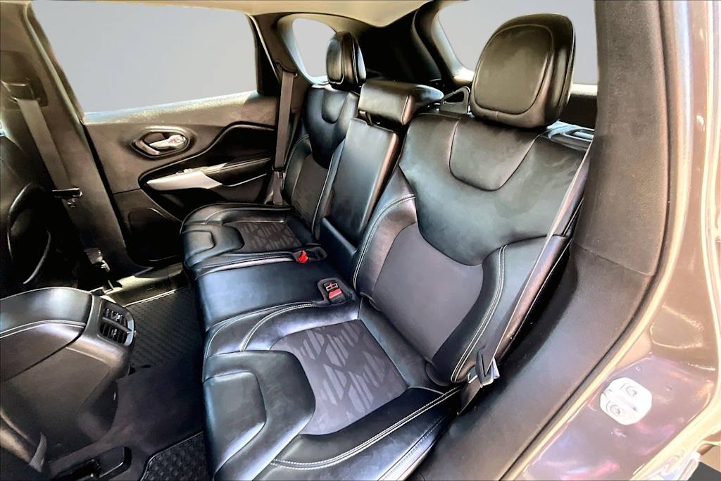 Thumbnail: 2022 Jeep Cherokee - 12