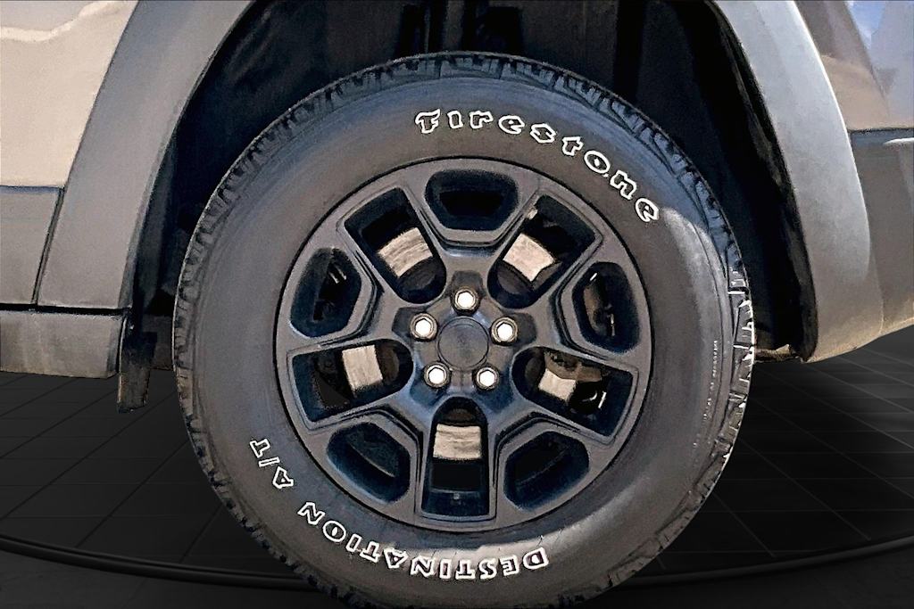 Thumbnail: 2022 Jeep Cherokee - 36