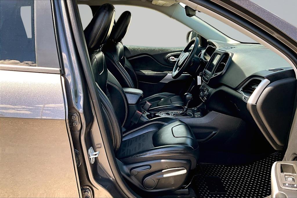 Thumbnail: 2022 Jeep Cherokee - 11