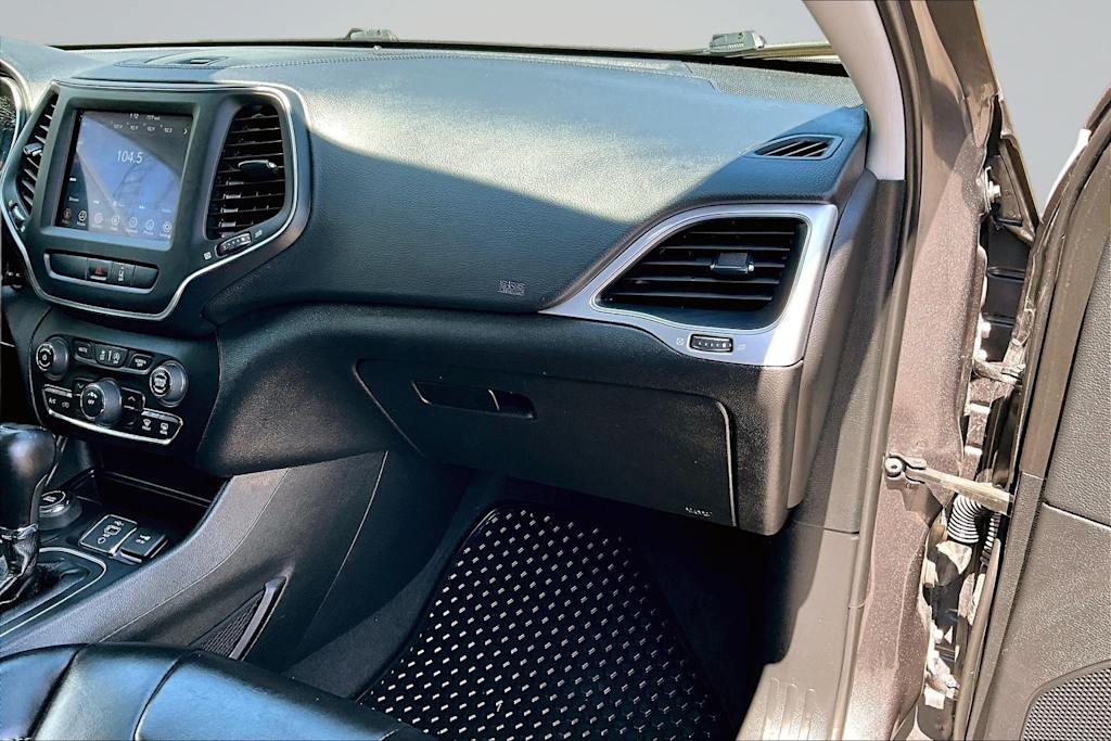 Thumbnail: 2022 Jeep Cherokee - 24