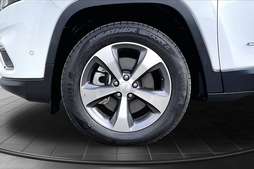 Thumbnail: 2021 Jeep Cherokee - 8