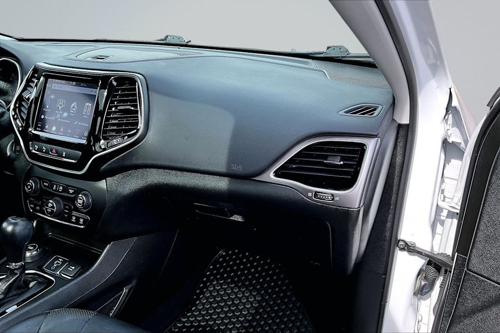 Thumbnail: 2021 Jeep Cherokee - 24