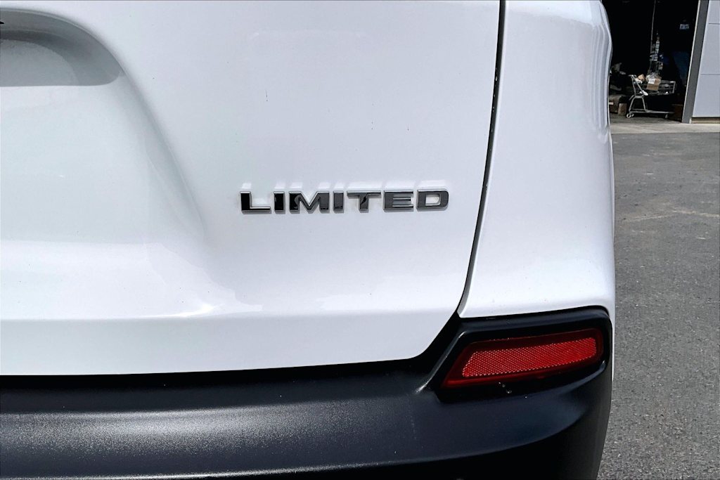 Thumbnail: 2021 Jeep Cherokee - 7