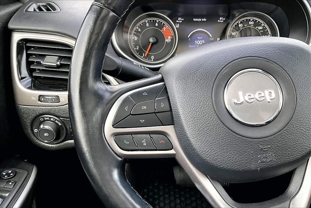 Thumbnail: 2021 Jeep Cherokee - 25