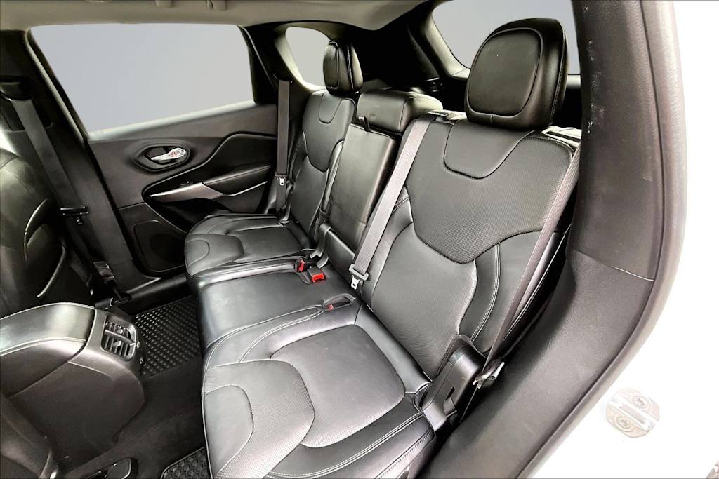 Thumbnail: 2021 Jeep Cherokee - 21